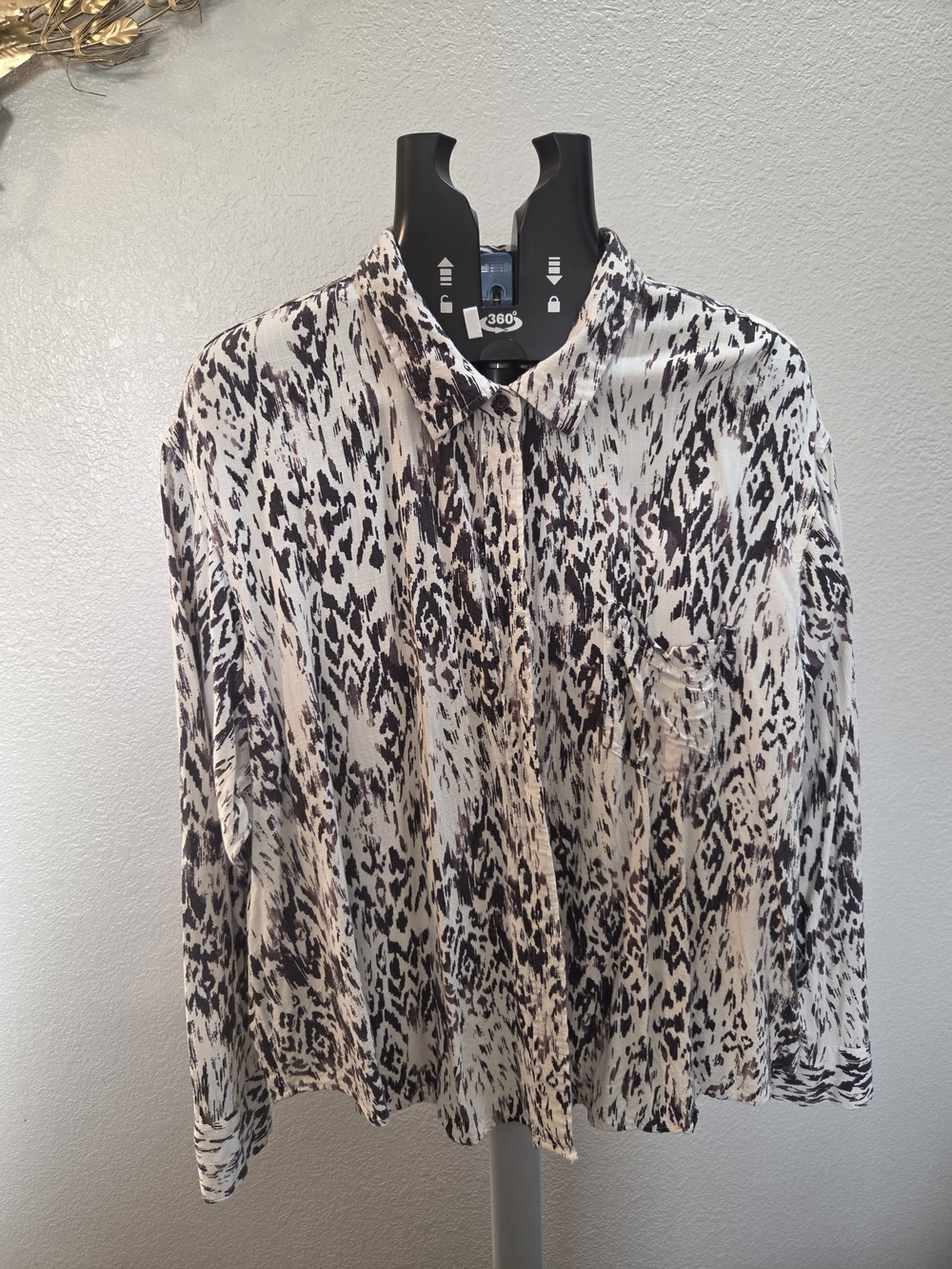 Womens Printed Button-Down Collared Top in Black and Cream